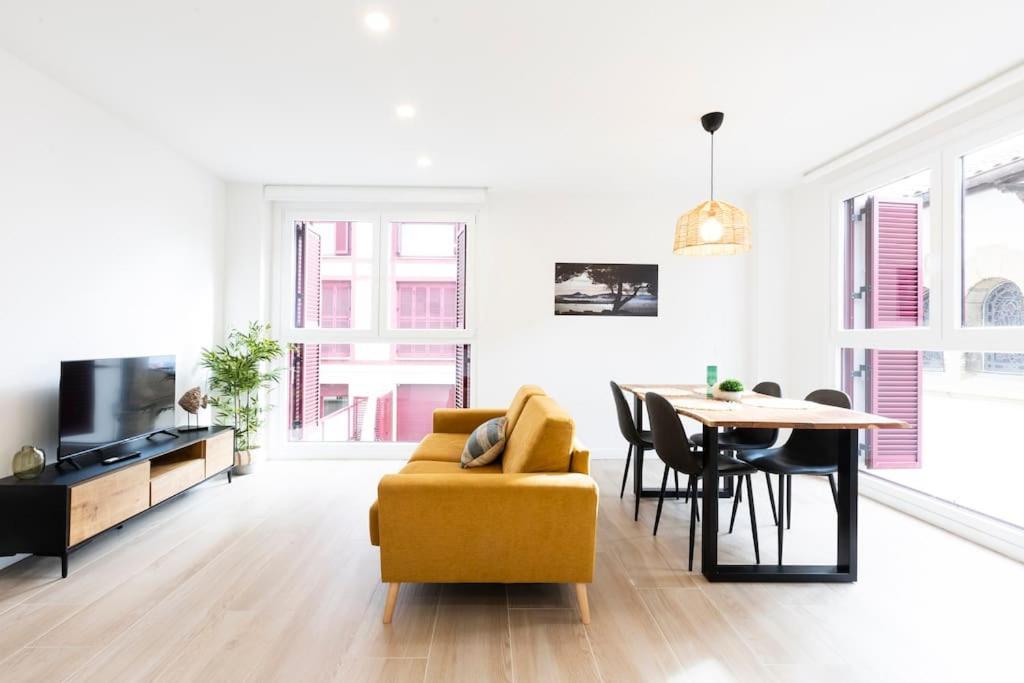 Portuko. Basquenjoy Apartment Hondarribia Bagian luar foto